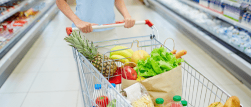 Carrito de la compra lleno de productos.