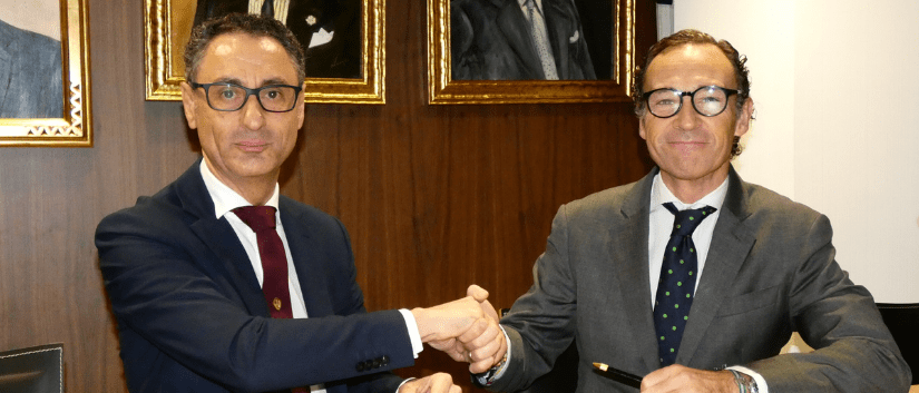 Firma del acuerdo entre el Consejo General de Economistas y AMKT